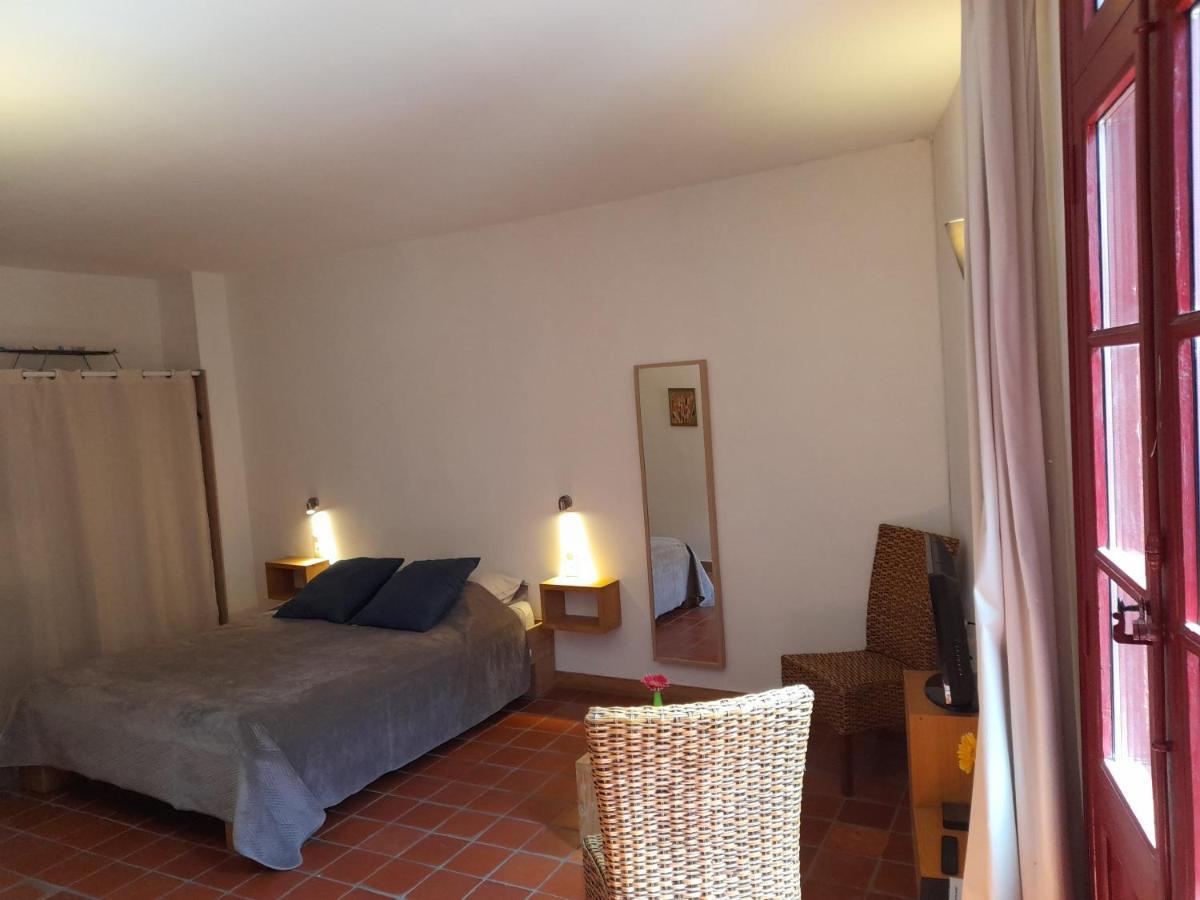 Les Studios De St Guilhem Saint-Guilhem-le-Desert Esterno foto