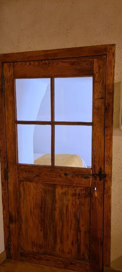 Les Studios De St Guilhem Saint-Guilhem-le-Desert Esterno foto