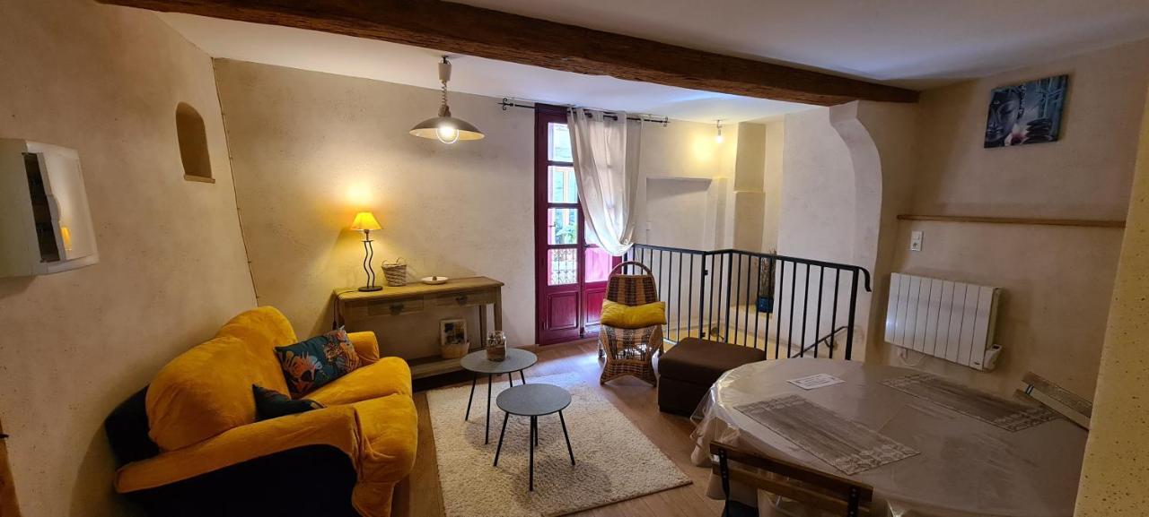 Les Studios De St Guilhem Saint-Guilhem-le-Desert Esterno foto