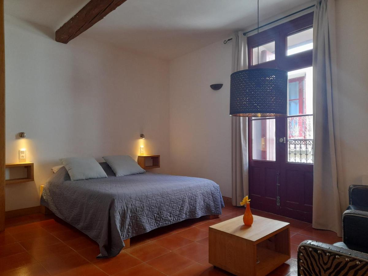 Les Studios De St Guilhem Saint-Guilhem-le-Desert Esterno foto