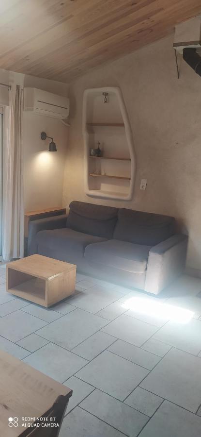 Les Studios De St Guilhem Saint-Guilhem-le-Desert Esterno foto