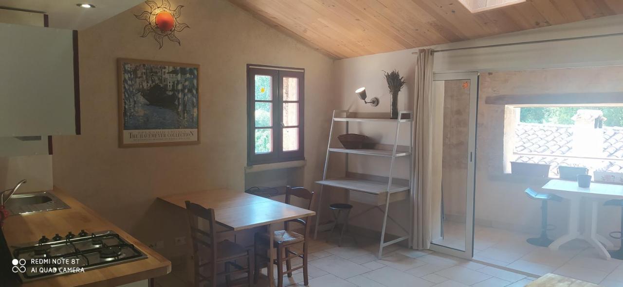 Les Studios De St Guilhem Saint-Guilhem-le-Desert Esterno foto