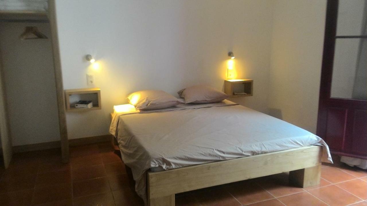 Les Studios De St Guilhem Saint-Guilhem-le-Desert Esterno foto