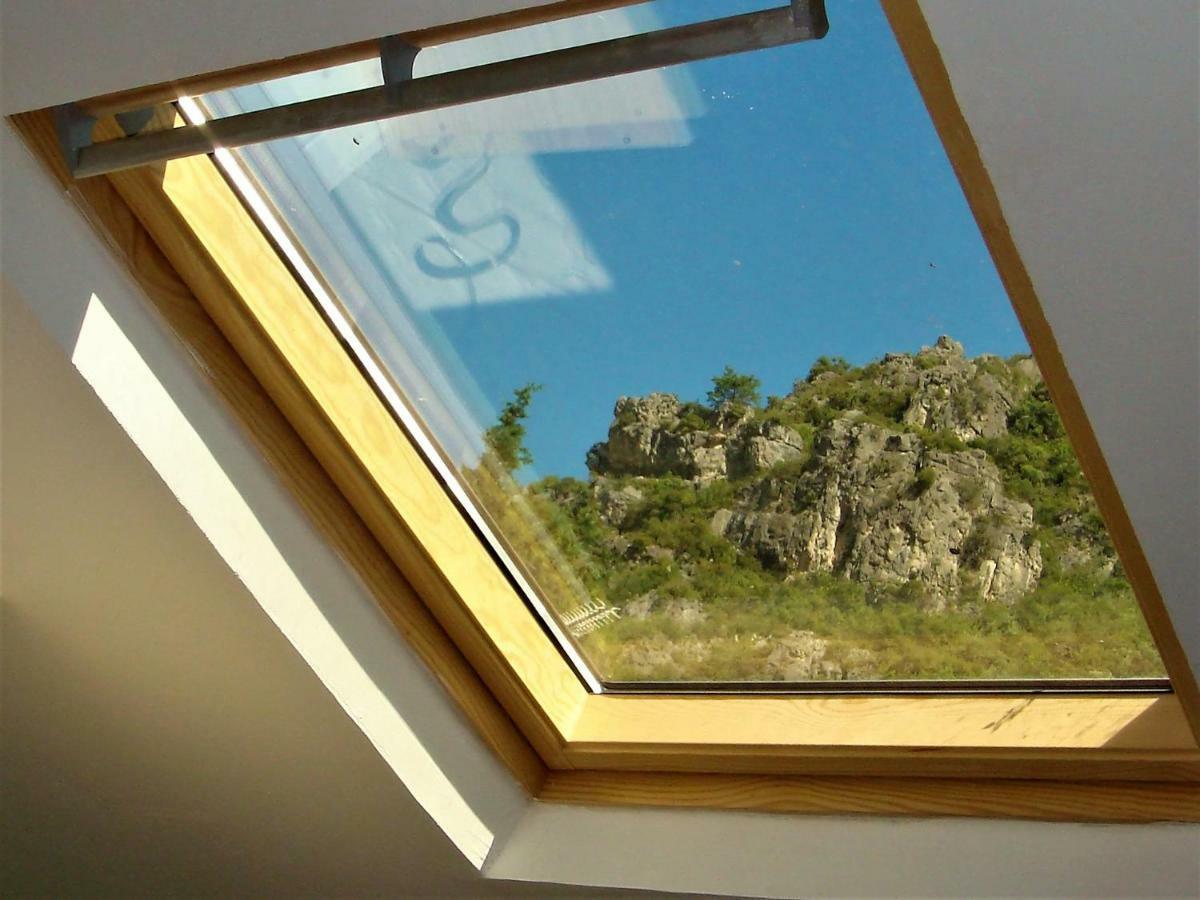 Les Studios De St Guilhem Saint-Guilhem-le-Desert Esterno foto