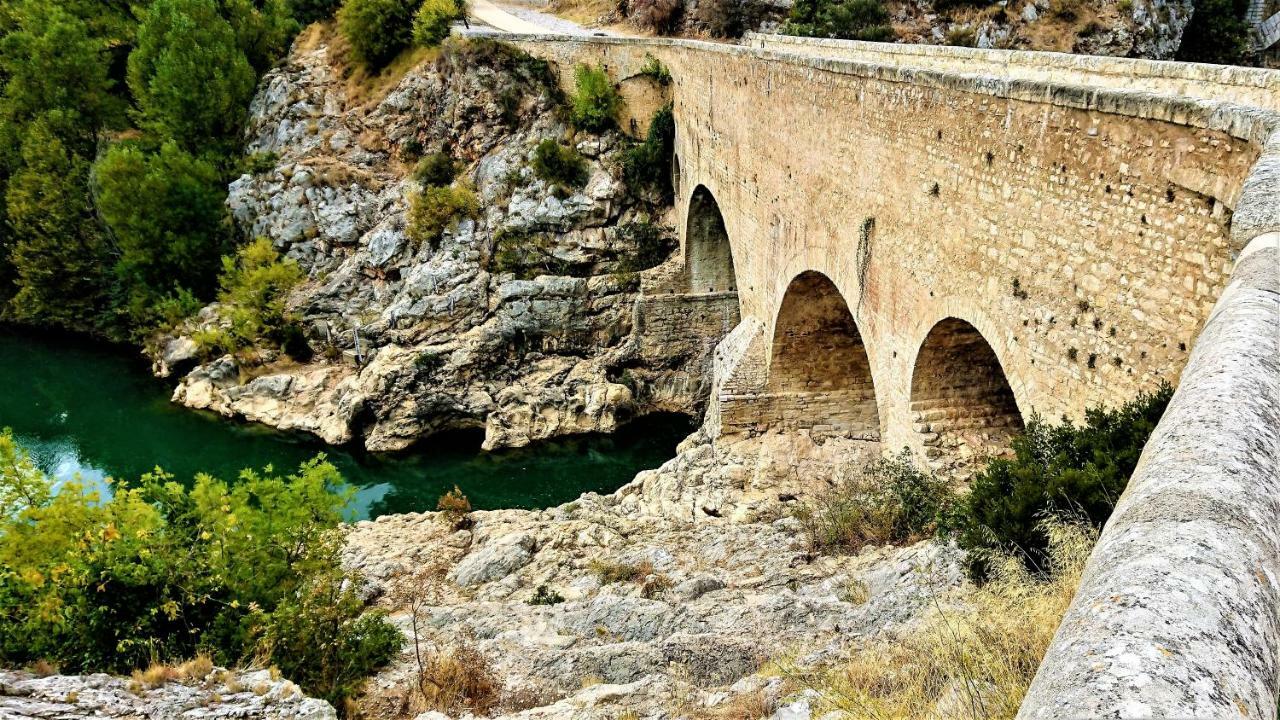 Les Studios De St Guilhem Saint-Guilhem-le-Desert Esterno foto