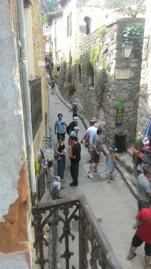 Les Studios De St Guilhem Saint-Guilhem-le-Desert Esterno foto